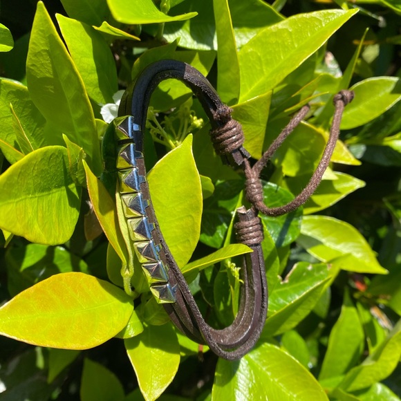 Bracelets - Picture 5 of 7